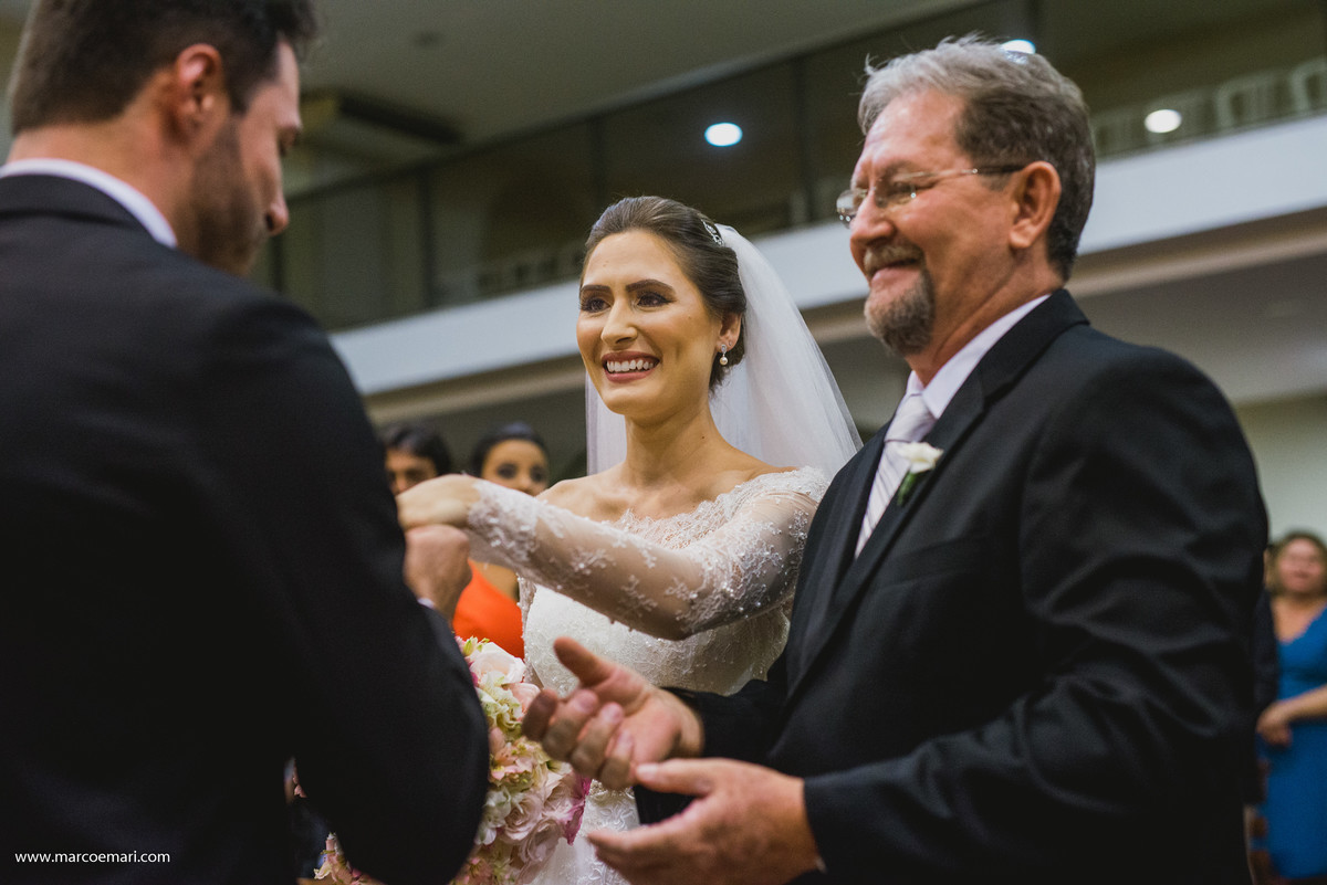 fotografo de vitoria, fotografia de casamento,  noiva, noivas do espirito santo, igreja perpetuo socorro, vila oben, larrissa rodrigues,  marcos e mari
