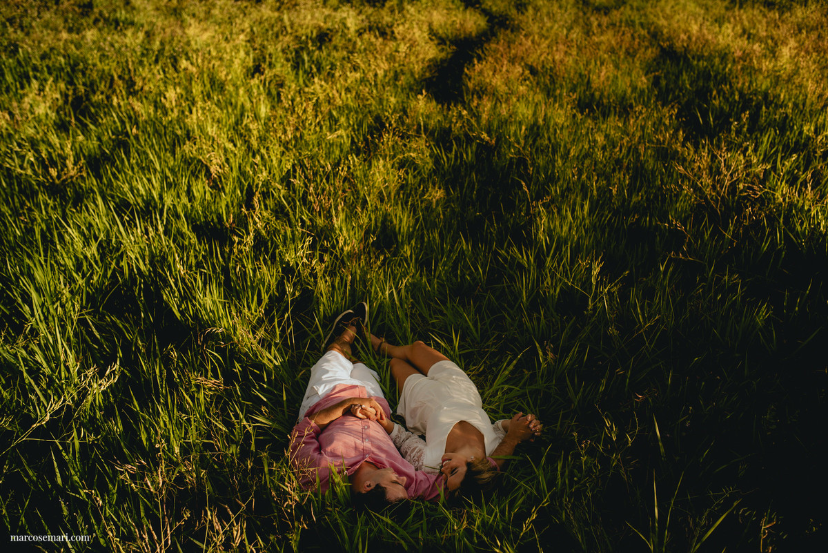 esessionensaiodenoivos-precasameno-savethedate-pedraazul-romantismofotografodecasamento-fotografodevitoria-pordolsol-casandonocampo-weddinginspiration-ensaioromantico-ensaionocampo-fotografodevitoria-marcosemarifotografias