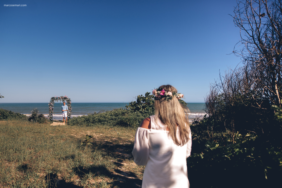 pedidodecasamentosurpresa-noivado-bride-casamento-casamentonapraia-noivadonapraia-arcodeflores-marcosemarifotografias-ensaioromantico-precasamento-lovestory