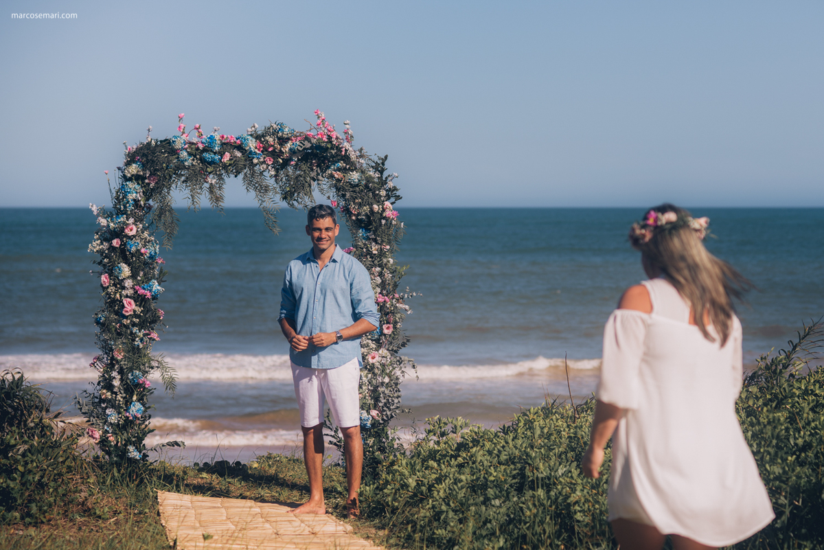 pedidodecasamentosurpresa-noivado-bride-casamento-casamentonapraia-noivadonapraia-arcodeflores-marcosemarifotografias-ensaioromantico-precasamento-lovestory