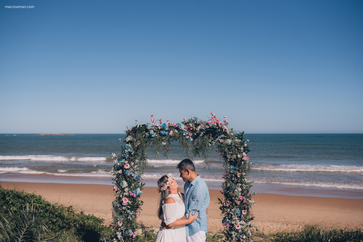 pedidodecasamentosurpresa-noivado-bride-casamento-casamentonapraia-noivadonapraia-arcodeflores-marcosemarifotografias-ensaioromantico-precasamento-lovestory