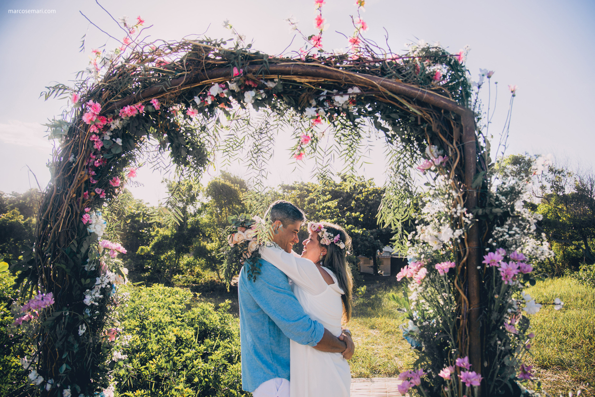 pedidodecasamentosurpresa-noivado-bride-casamento-casamentonapraia-noivadonapraia-arcodeflores-marcosemarifotografias-ensaioromantico-precasamento-lovestory