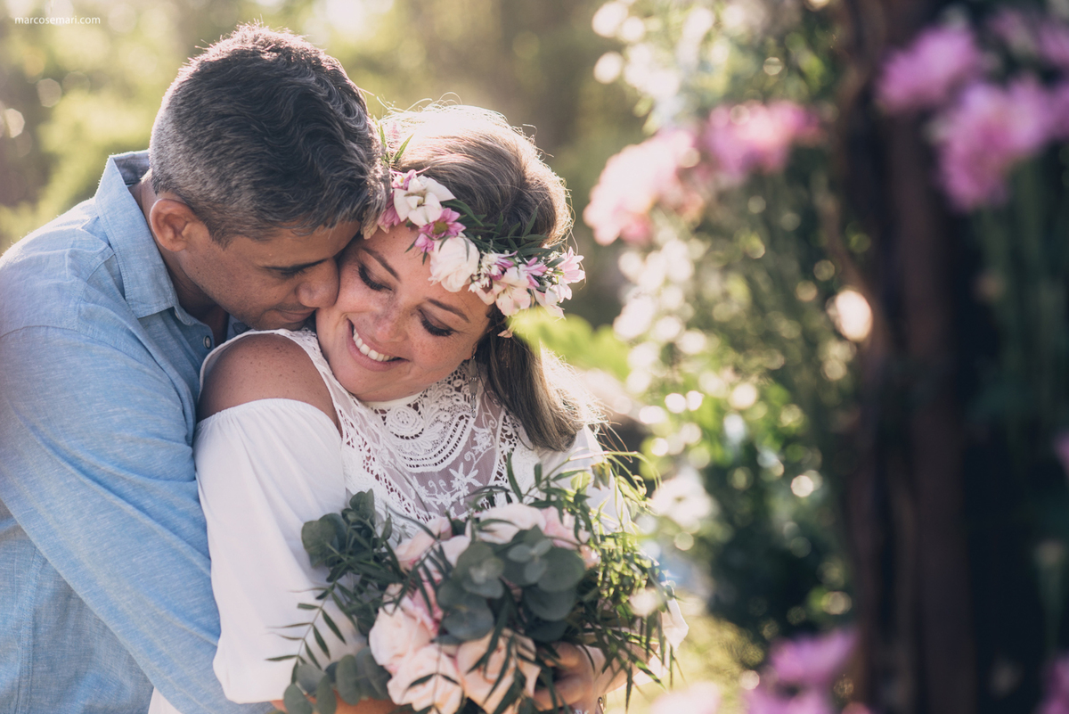 pedidodecasamentosurpresa-noivado-bride-casamento-casamentonapraia-noivadonapraia-arcodeflores-marcosemarifotografias-ensaioromantico-precasamento-lovestory