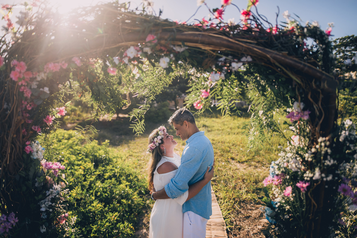 pedidodecasamentosurpresa-noivado-bride-casamento-casamentonapraia-noivadonapraia-arcodeflores-marcosemarifotografias-ensaioromantico-precasamento-lovestory