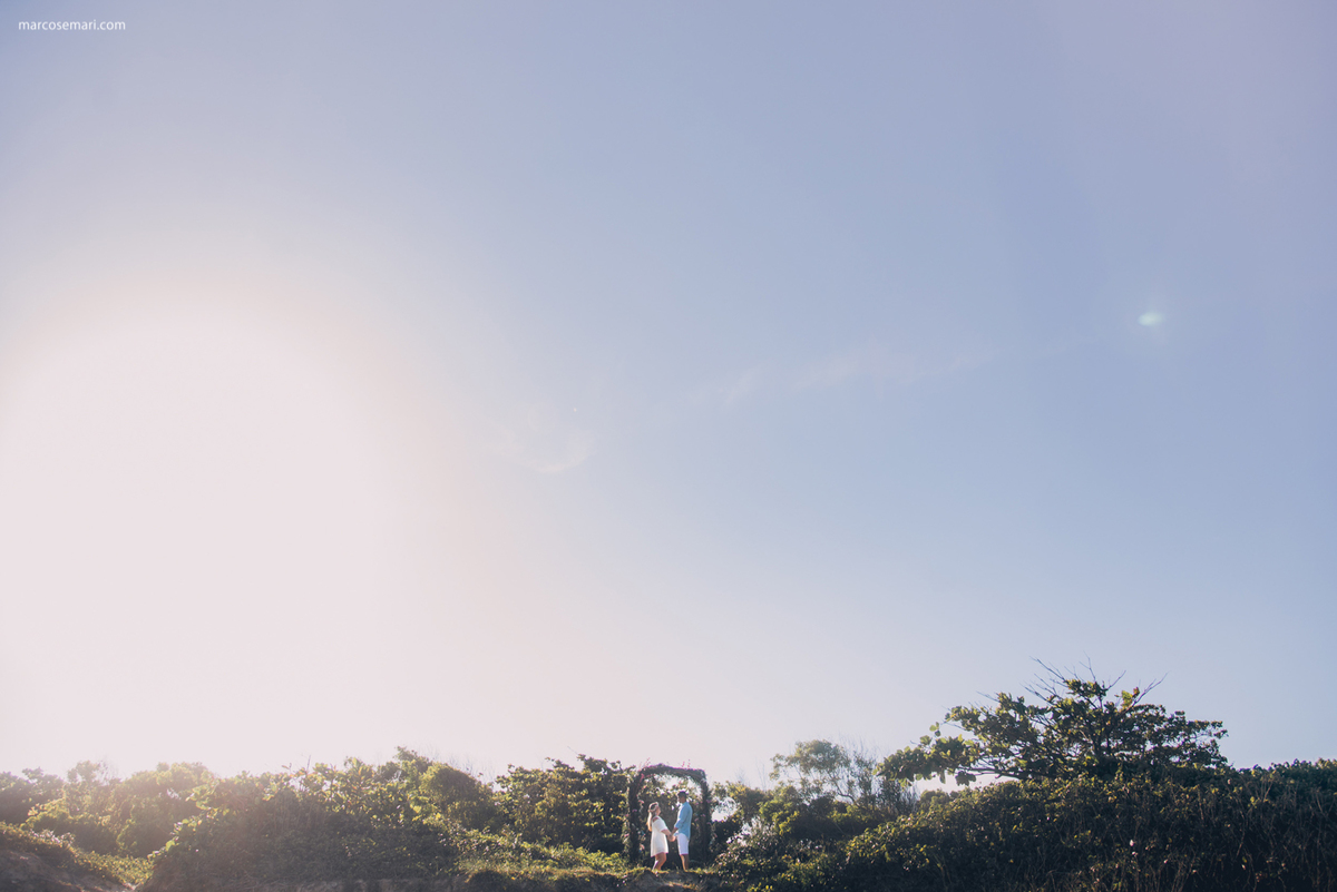 pedidodecasamentosurpresa-noivado-bride-casamento-casamentonapraia-noivadonapraia-arcodeflores-marcosemarifotografias-ensaioromantico-precasamento-lovestory