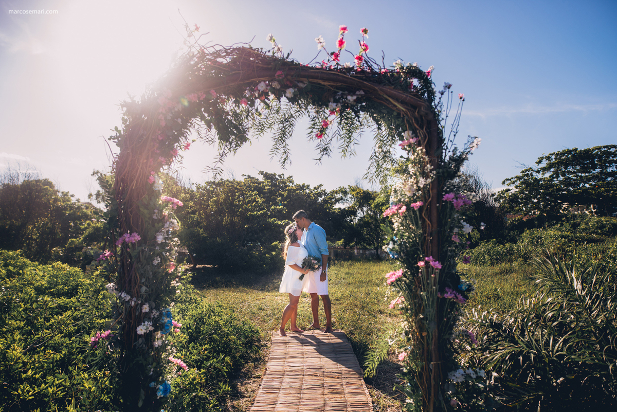 pedidodecasamentosurpresa-noivado-bride-casamento-casamentonapraia-noivadonapraia-arcodeflores-marcosemarifotografias-ensaioromantico-precasamento-lovestory