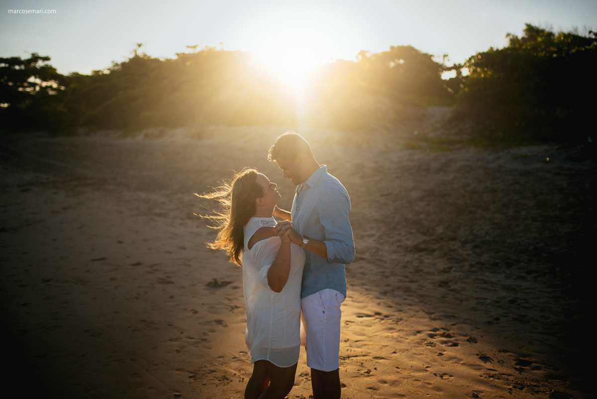 pedidodecasamentosurpresa-noivado-bride-casamento-casamentonapraia-noivadonapraia-arcodeflores-marcosemarifotografias-ensaioromantico-precasamento-lovestory