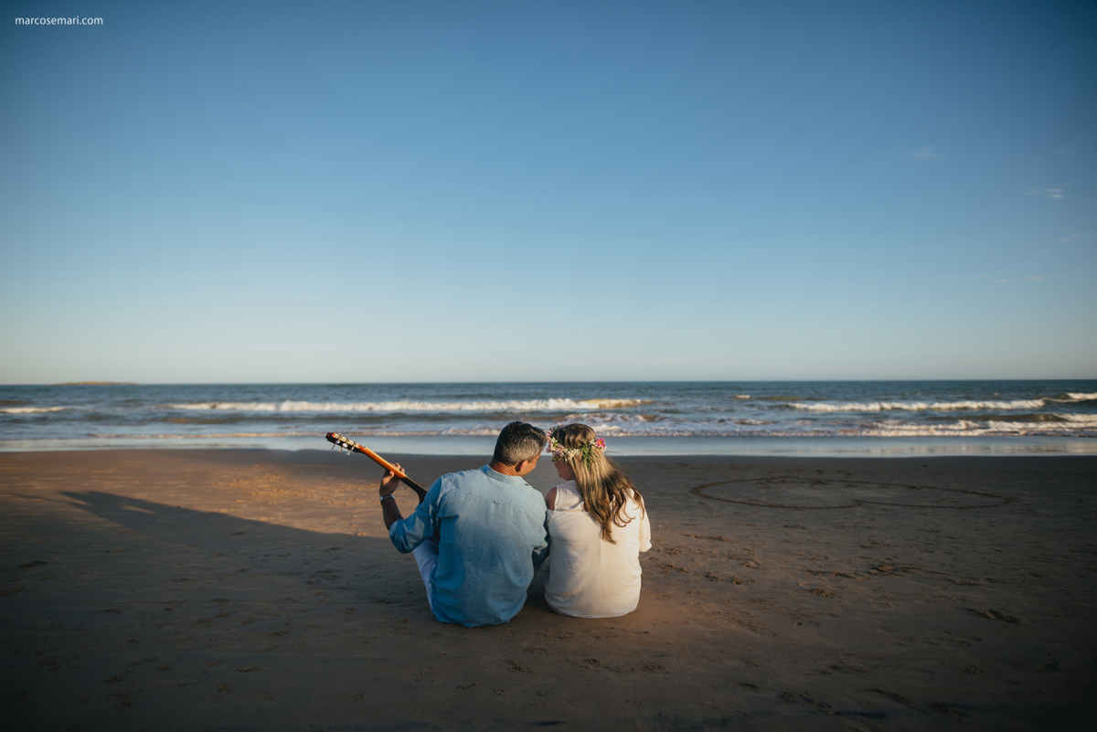 pedidodecasamentosurpresa-noivado-bride-casamento-casamentonapraia-noivadonapraia-arcodeflores-marcosemarifotografias-ensaioromantico-precasamento-lovestory