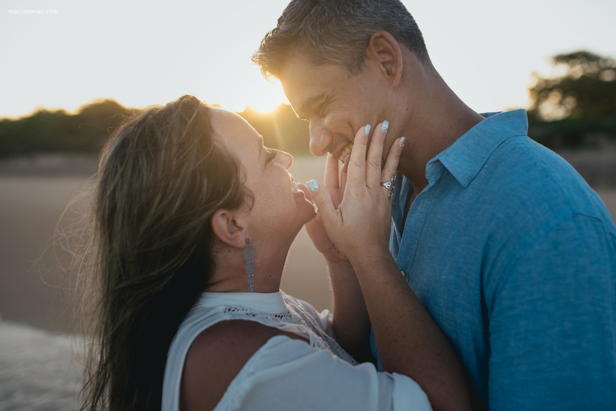 pedidodecasamentosurpresa-noivado-bride-casamento-casamentonapraia-noivadonapraia-arcodeflores-marcosemarifotografias-ensaioromantico-precasamento-lovestory