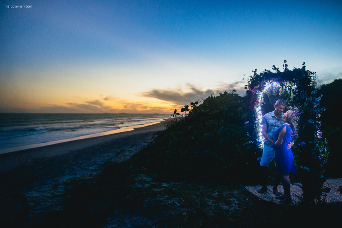 pedidodecasamentosurpresa-noivado-bride-casamento-casamentonapraia-noivadonapraia-arcodeflores-marcosemarifotografias-ensaioromantico-precasamento-lovestory