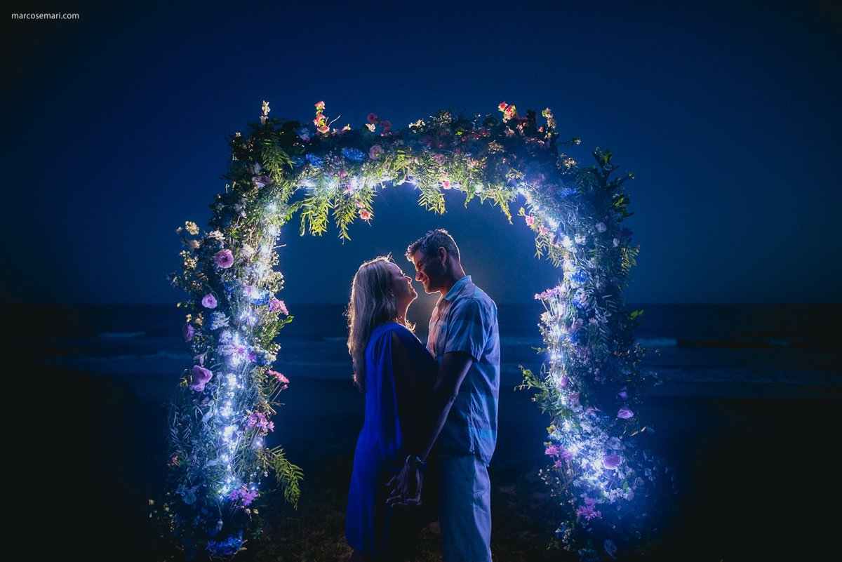 pedidodecasamentosurpresa-noivado-bride-casamento-casamentonapraia-noivadonapraia-arcodeflores-marcosemarifotografias-ensaioromantico-precasamento-lovestory