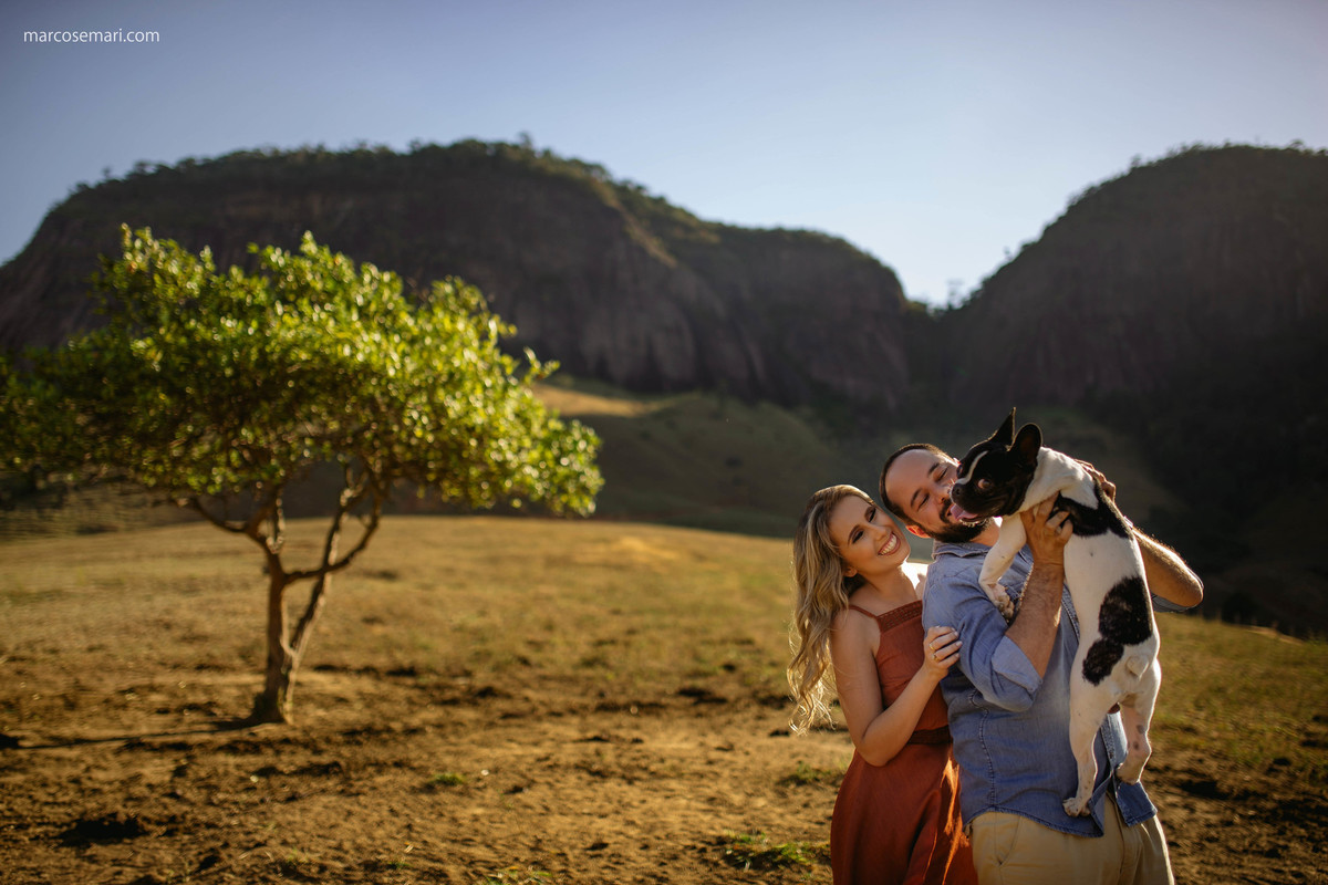esession; ensaio pre casamento; bulldog francês; marcosemarifotografias; wedding; bride; noivos; noiva; ensaio externo, animal de estimação; casal estiloso, lifestyle; blog casando no es; blog de casamento; blog detalhes que inspiram; 