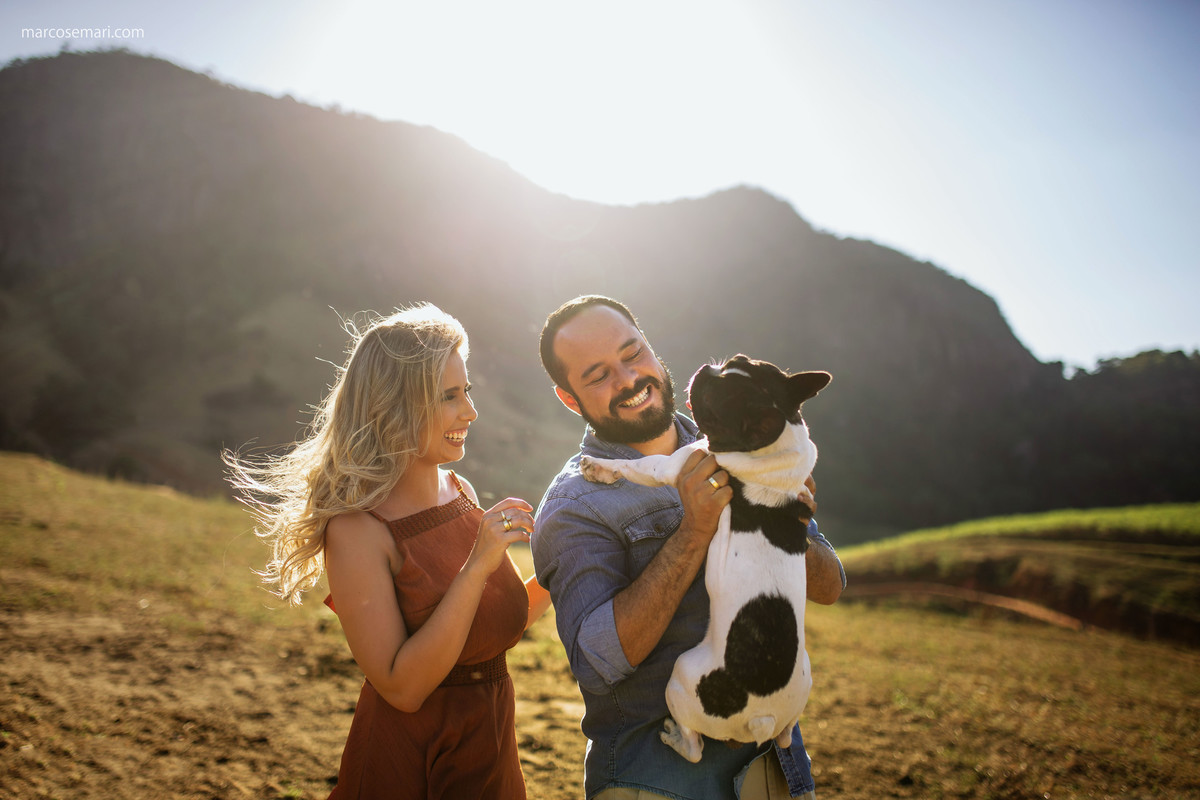 esession; ensaio pre casamento; bulldog francês; marcosemarifotografias; wedding; bride; noivos; noiva; ensaio externo, animal de estimação; casal estiloso, lifestyle; blog casando no es; blog de casamento; blog detalhes que inspiram; 