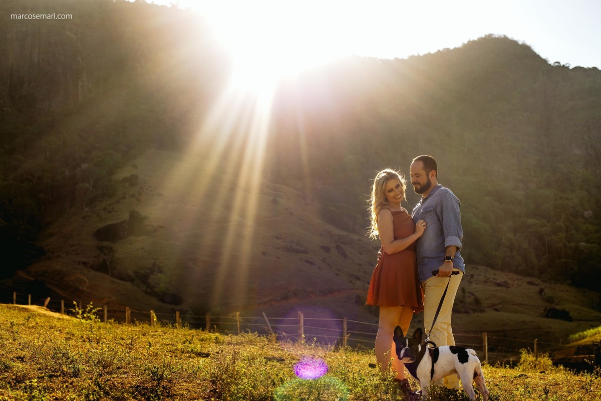 esession; ensaio pre casamento; bulldog francês; marcosemarifotografias; wedding; bride; noivos; noiva; ensaio externo, animal de estimação; casal estiloso, lifestyle; blog casando no es; blog de casamento; blog detalhes que inspiram; 