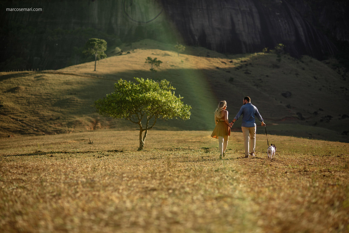esession; ensaio pre casamento; bulldog francês; marcosemarifotografias; wedding; bride; noivos; noiva; ensaio externo, animal de estimação; casal estiloso, lifestyle; blog casando no es; blog de casamento; blog detalhes que inspiram; 