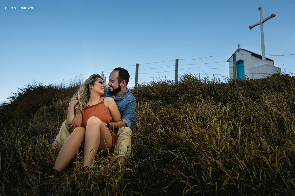 esession; ensaio pre casamento; bulldog francês; marcosemarifotografias; wedding; bride; noivos; noiva; ensaio externo, animal de estimação; casal estiloso, lifestyle; blog casando no es; blog de casamento; blog detalhes que inspiram; 