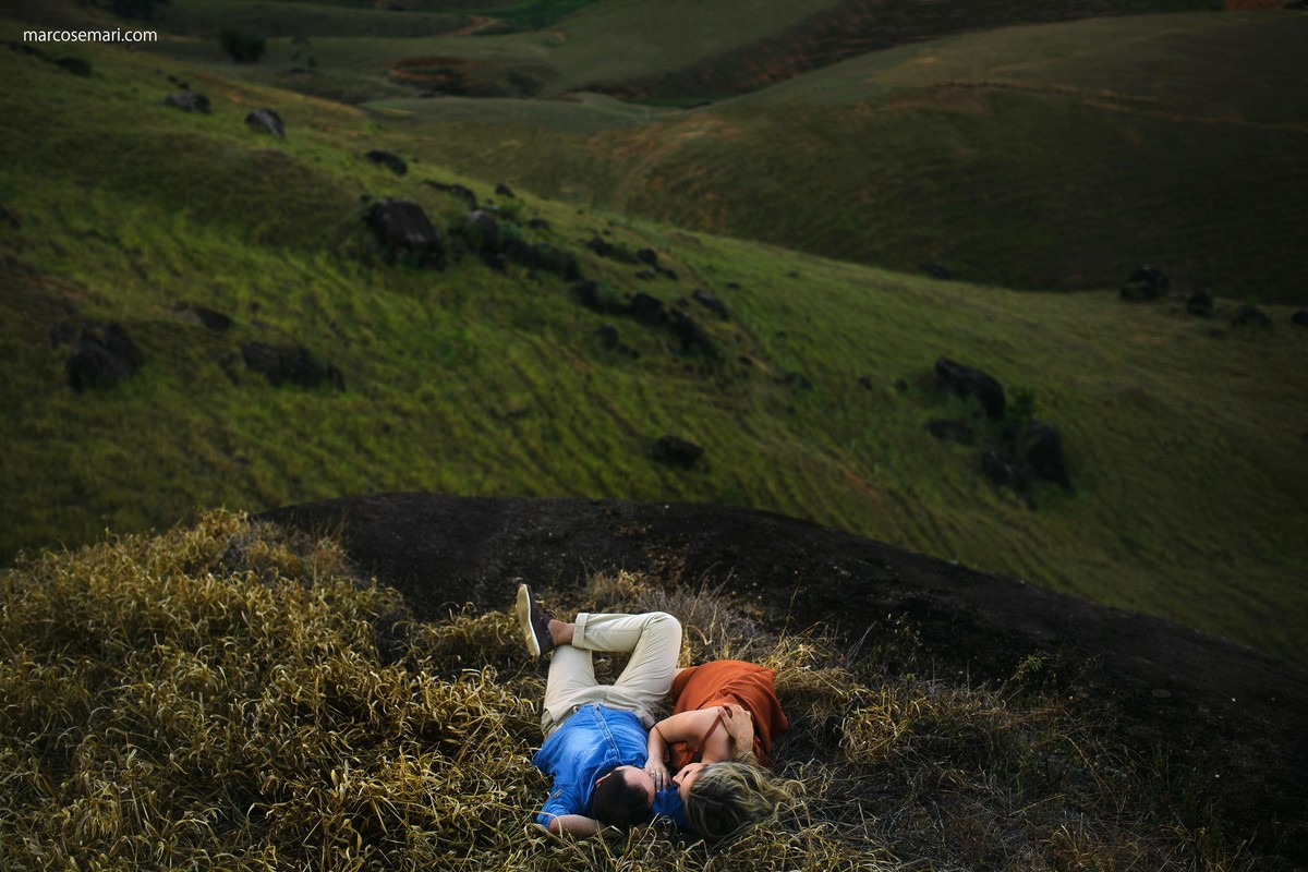 esession; ensaio pre casamento; bulldog francês; marcosemarifotografias; wedding; bride; noivos; noiva; ensaio externo, animal de estimação; casal estiloso, lifestyle; blog casando no es; blog de casamento; blog detalhes que inspiram; 