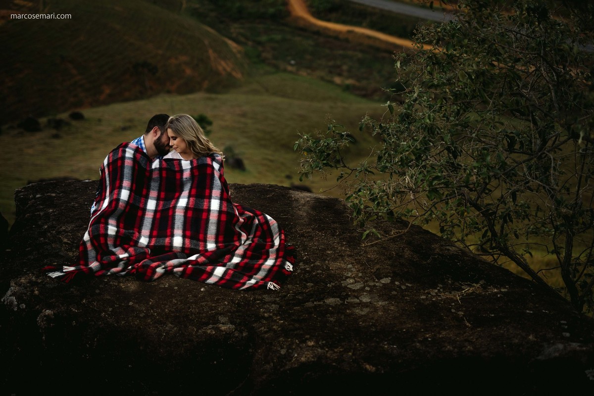 esession; ensaio pre casamento; bulldog francês; marcosemarifotografias; wedding; bride; noivos; noiva; ensaio externo, animal de estimação; casal estiloso, lifestyle; blog casando no es; blog de casamento; blog detalhes que inspiram; 
