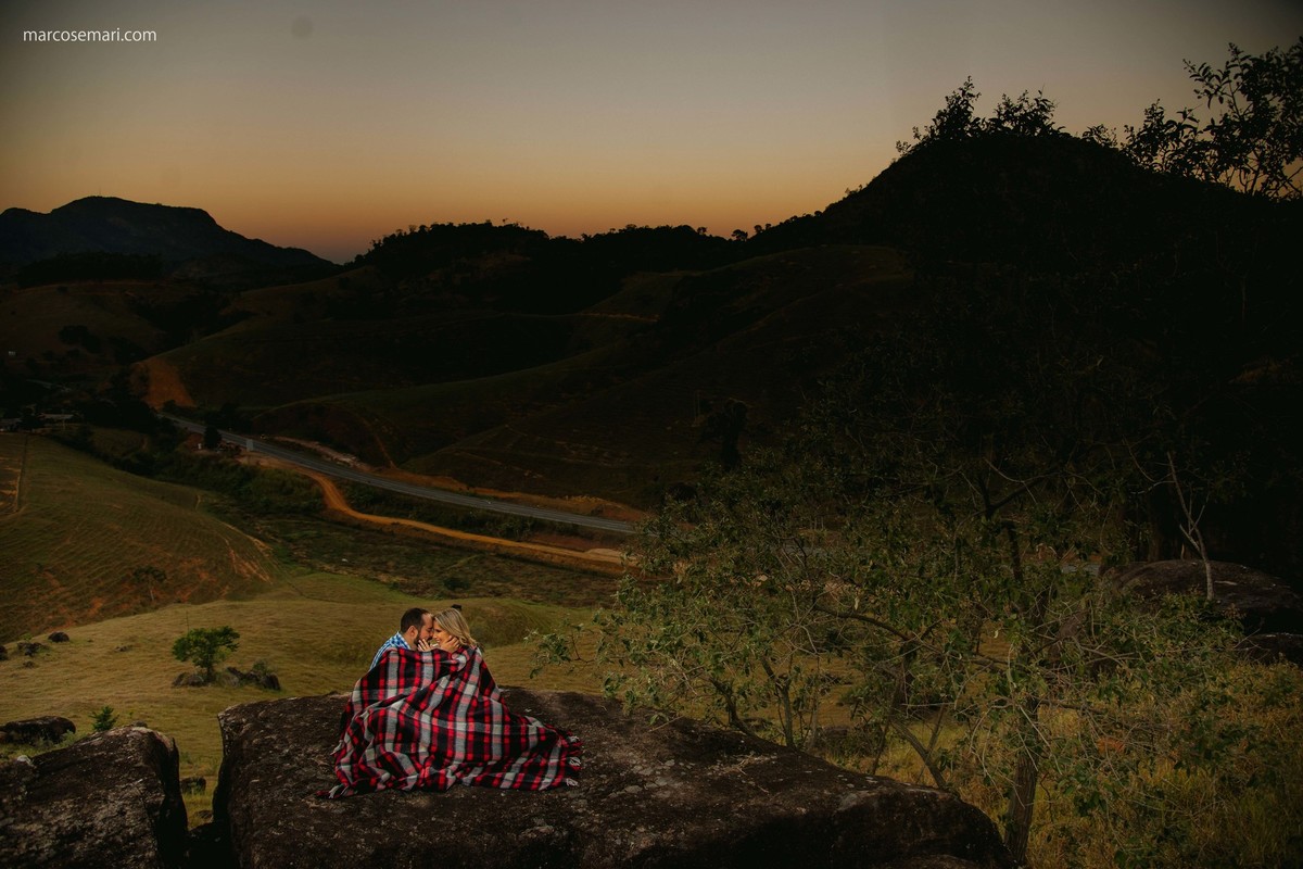 esession; ensaio pre casamento; bulldog francês; marcosemarifotografias; wedding; bride; noivos; noiva; ensaio externo, animal de estimação; casal estiloso, lifestyle; blog casando no es; blog de casamento; blog detalhes que inspiram; 