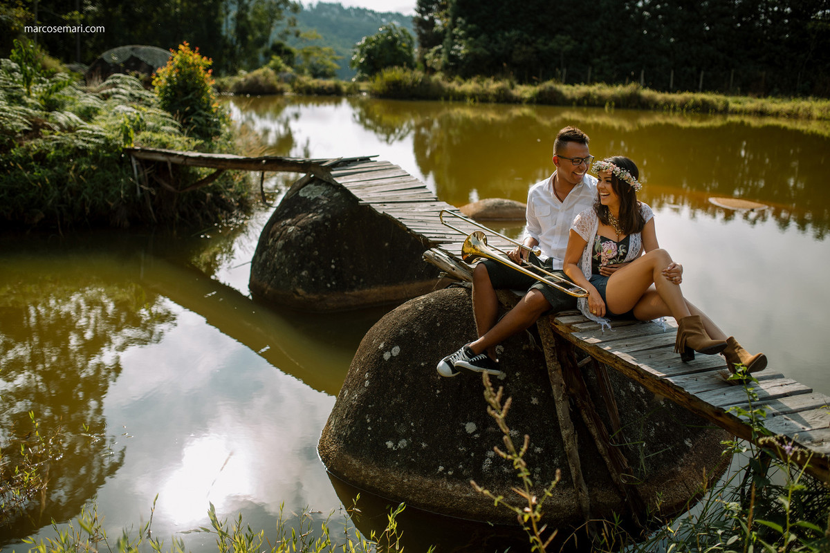 cerejeiras-ensaio-pre-wedding-adna-betinho-pedra-azul-es-fotos-no-campodeflores-es-noivas-casamentos-es-fotografos-marcos-e-mari-fotografias