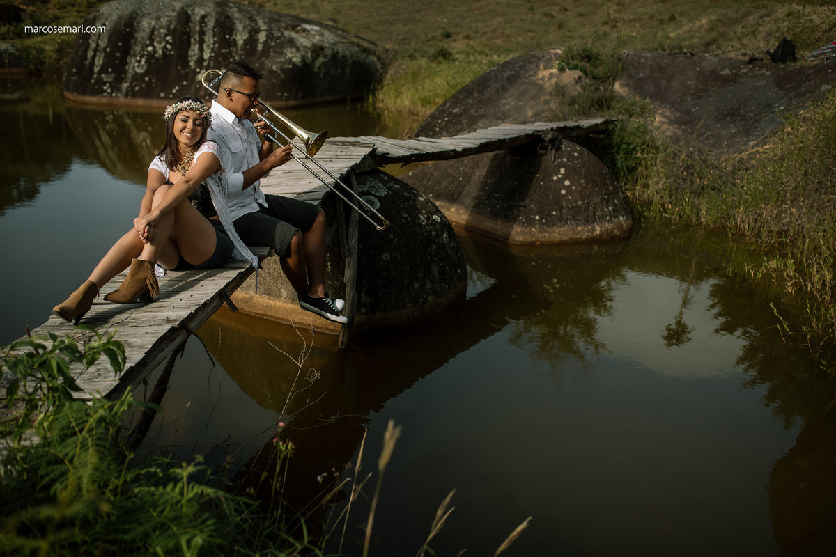 cerejeiras-ensaio-pre-wedding-adna-betinho-pedra-azul-es-fotos-no-campodeflores-es-noivas-casamentos-es-fotografos-marcos-e-mari-fotografias