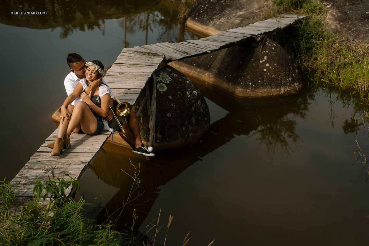 cerejeiras-ensaio-pre-wedding-adna-betinho-pedra-azul-es-fotos-no-campodeflores-es-noivas-casamentos-es-fotografos-marcos-e-mari-fotografias