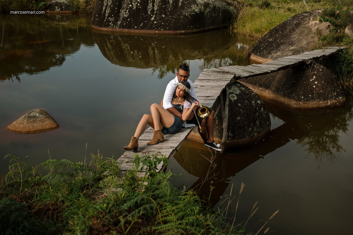 cerejeiras-ensaio-pre-wedding-adna-betinho-pedra-azul-es-fotos-no-campodeflores-es-noivas-casamentos-es-fotografos-marcos-e-mari-fotografias