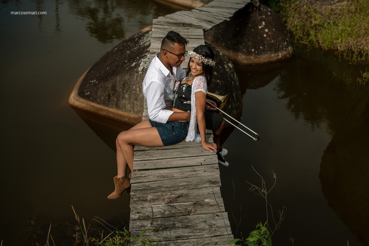 cerejeiras-ensaio-pre-wedding-adna-betinho-pedra-azul-es-fotos-no-campodeflores-es-noivas-casamentos-es-fotografos-marcos-e-mari-fotografias