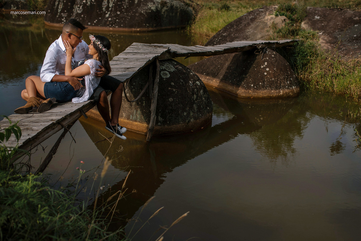 cerejeiras-ensaio-pre-wedding-adna-betinho-pedra-azul-es-fotos-no-campodeflores-es-noivas-casamentos-es-fotografos-marcos-e-mari-fotografias