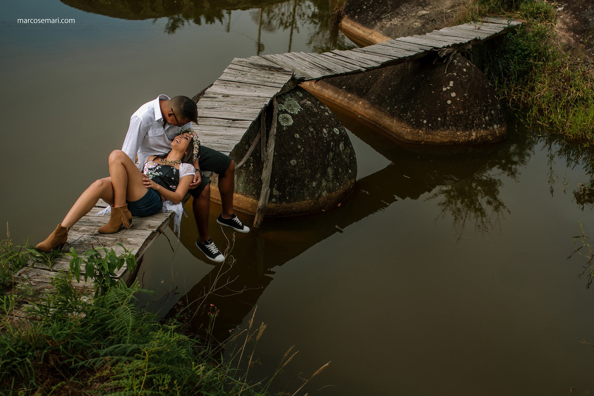 cerejeiras-ensaio-pre-wedding-adna-betinho-pedra-azul-es-fotos-no-campodeflores-es-noivas-casamentos-es-fotografos-marcos-e-mari-fotografias