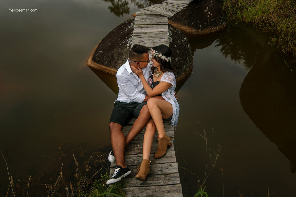 cerejeiras-ensaio-pre-wedding-adna-betinho-pedra-azul-es-fotos-no-campodeflores-es-noivas-casamentos-es-fotografos-marcos-e-mari-fotografias