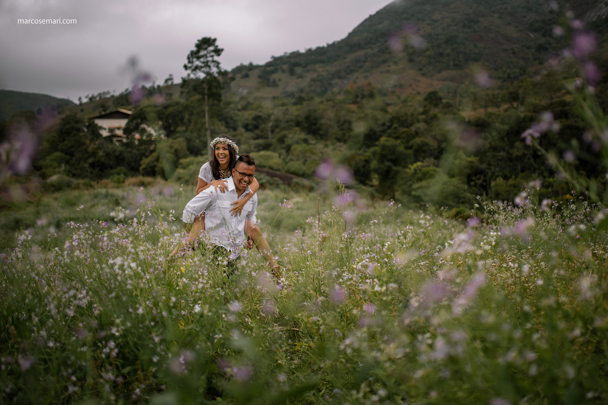 cerejeiras-ensaio-pre-wedding-adna-betinho-pedra-azul-es-fotos-no-campodeflores-es-noivas-casamentos-es-fotografos-marcos-e-mari-fotografias