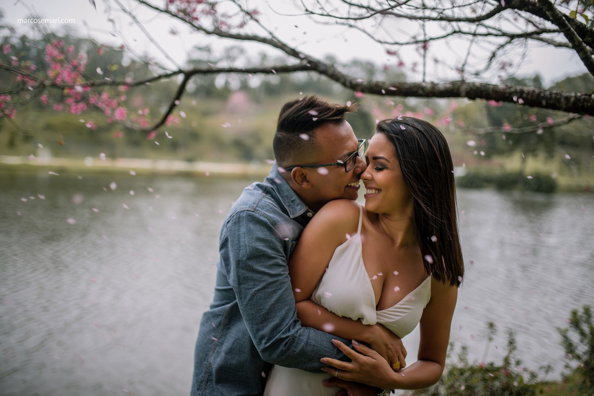 cerejeiras-ensaio-pre-wedding-adna-betinho-pedra-azul-es-fotos-no-campodeflores-es-noivas-casamentos-es-fotografos-marcos-e-mari-fotografias