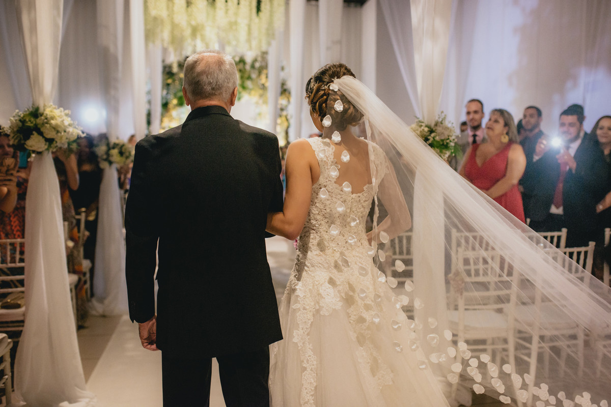 fotos-casamento-juerodrigo-noiva-marcosemarifotografias-itamaratyhall-maisonrosee-salaoma-violinelive-batukar