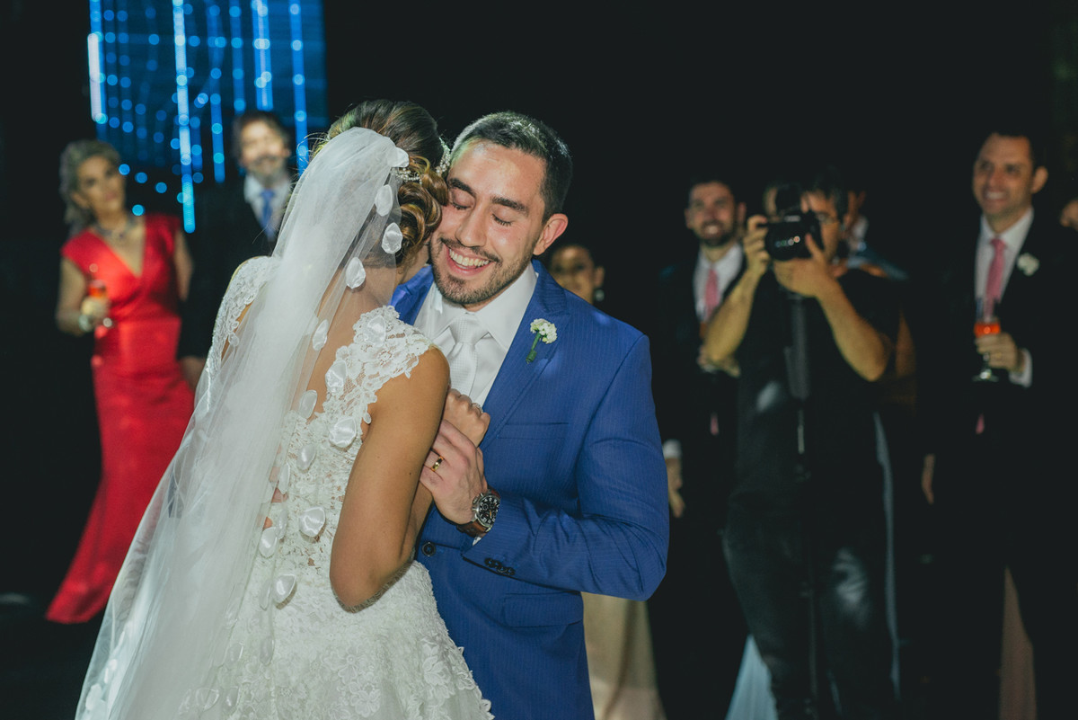 fotos-casamento-juerodrigo-noiva-marcosemarifotografias-itamaratyhall-maisonrosee-salaoma-violinelive-batukar
