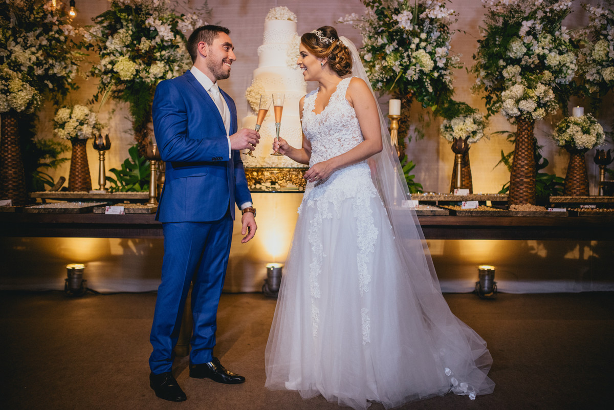 fotos-casamento-juerodrigo-noiva-marcosemarifotografias-itamaratyhall-maisonrosee-salaoma-violinelive-batukar