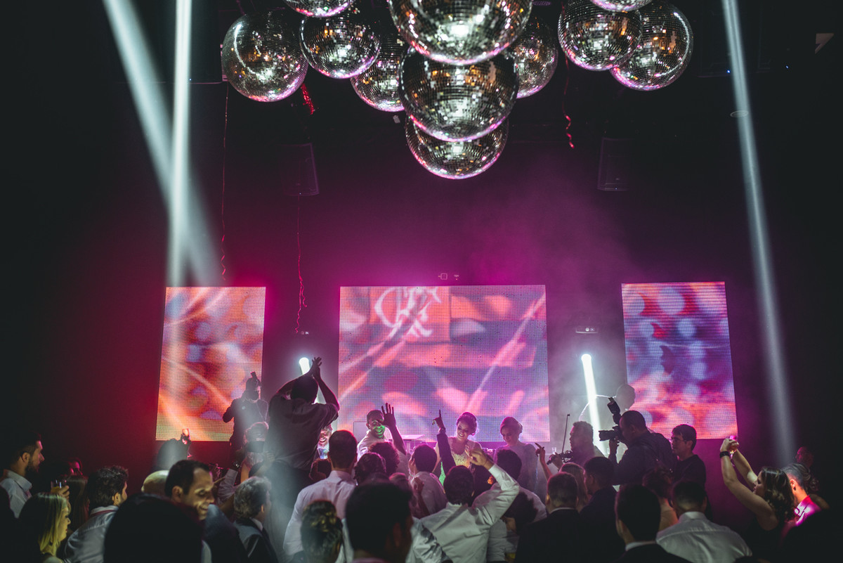 fotos-casamento-juerodrigo-noiva-marcosemarifotografias-itamaratyhall-maisonrosee-salaoma-violinelive-batukar