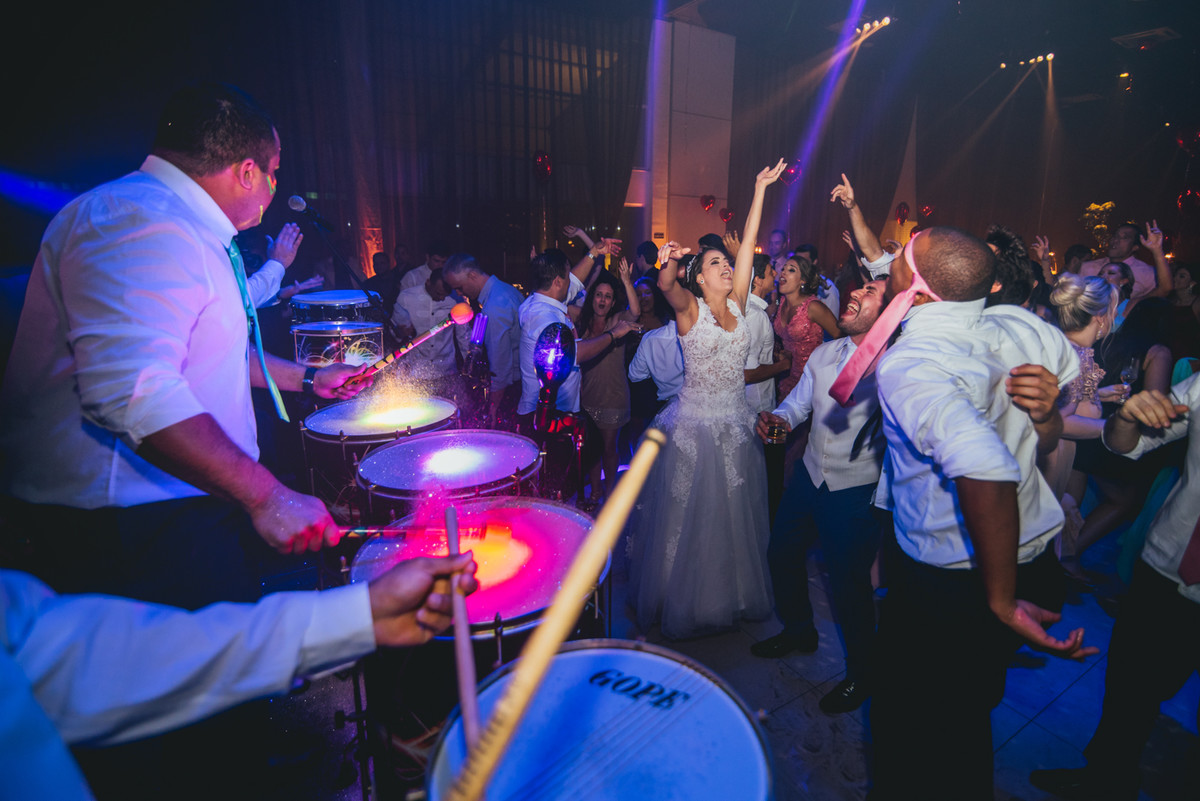 fotos-casamento-juerodrigo-noiva-marcosemarifotografias-itamaratyhall-maisonrosee-salaoma-violinelive-batukar