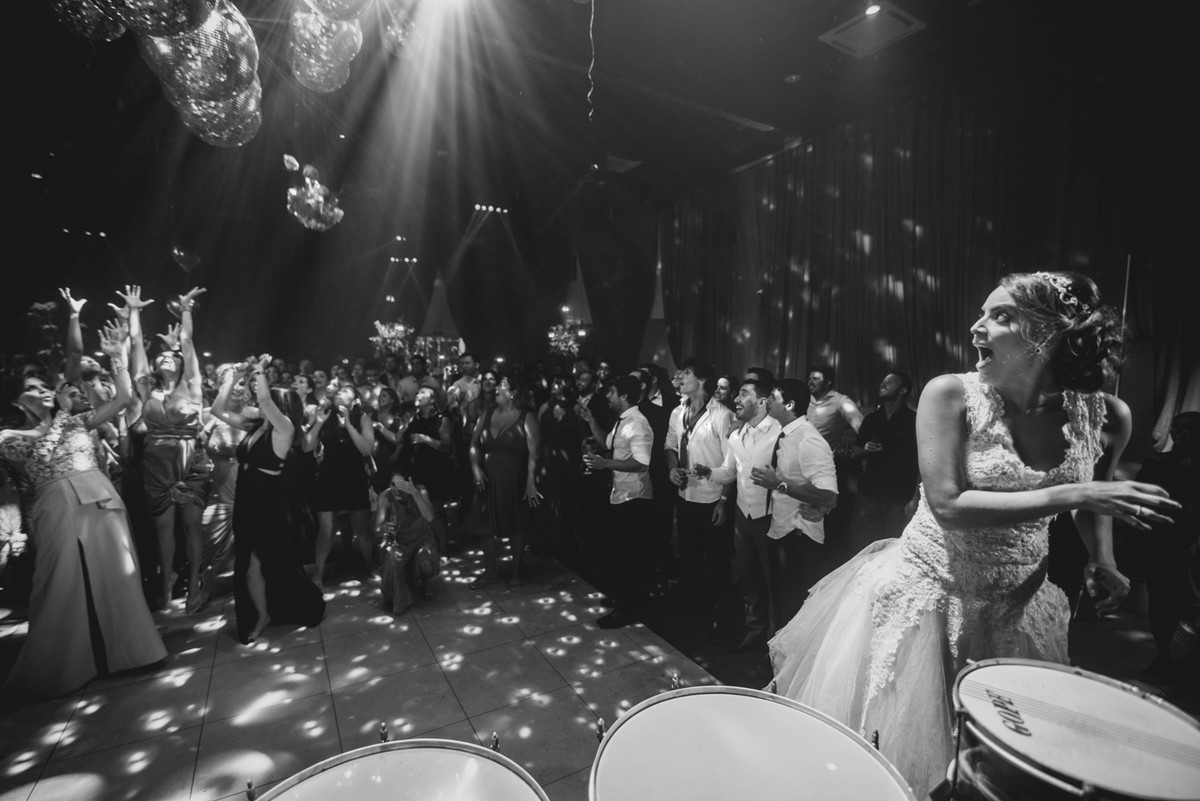 fotos-casamento-juerodrigo-noiva-marcosemarifotografias-itamaratyhall-maisonrosee-salaoma-violinelive-batukar