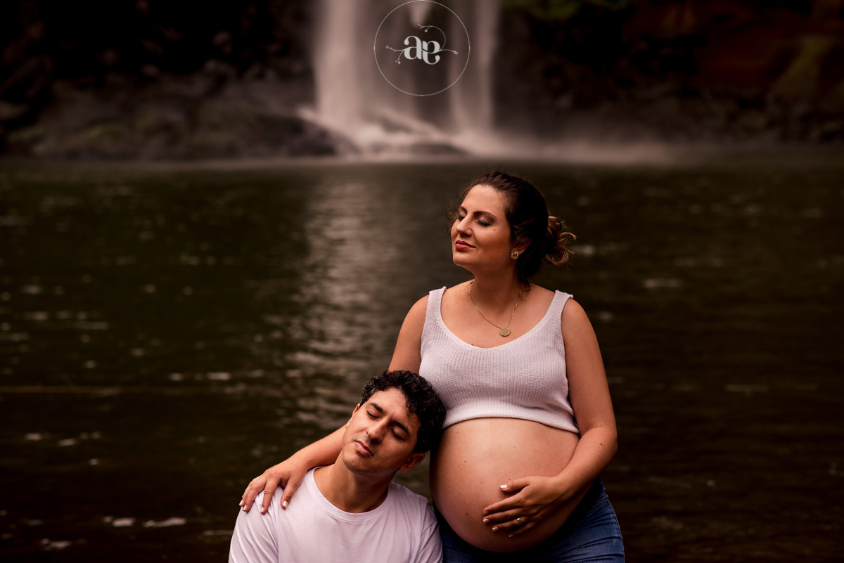 fotos da gravidez na cachoeira