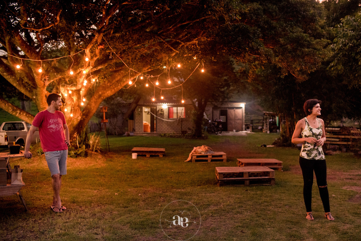 decoração com luzes amarelas