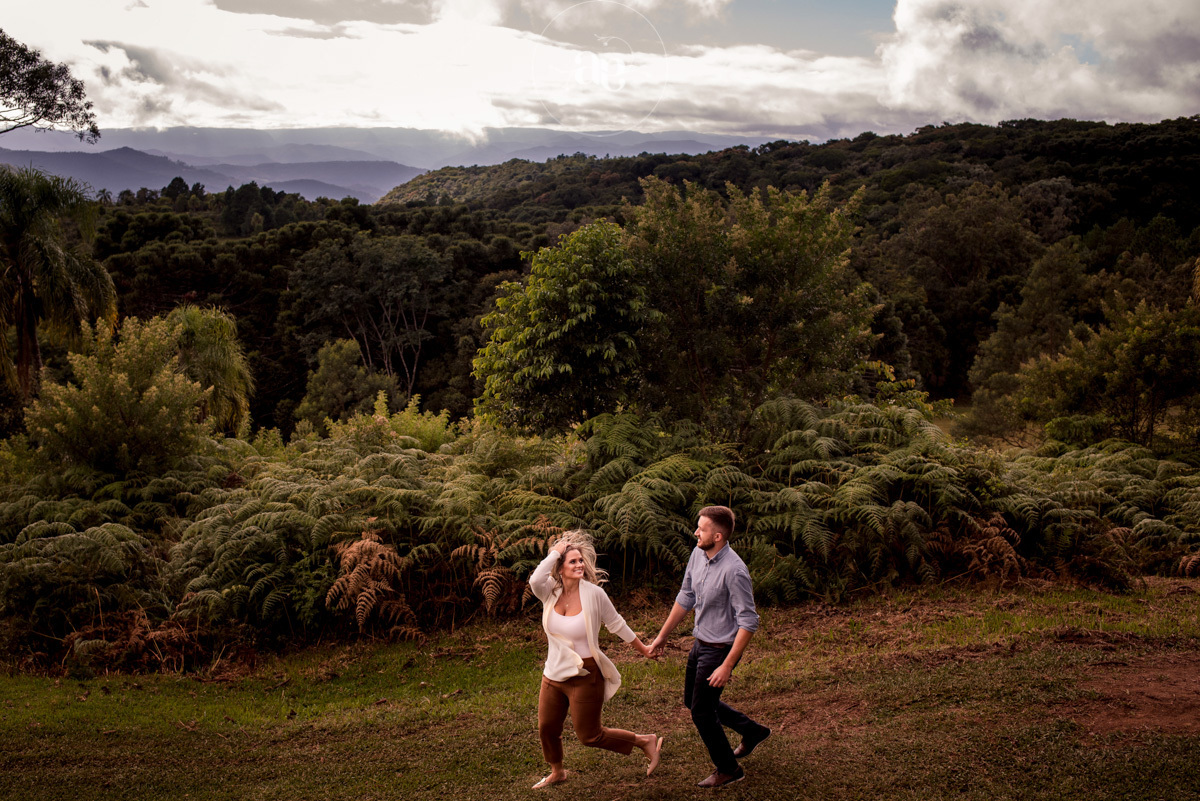 sessao fotografica pre casamento de paola e thiago em gramado
