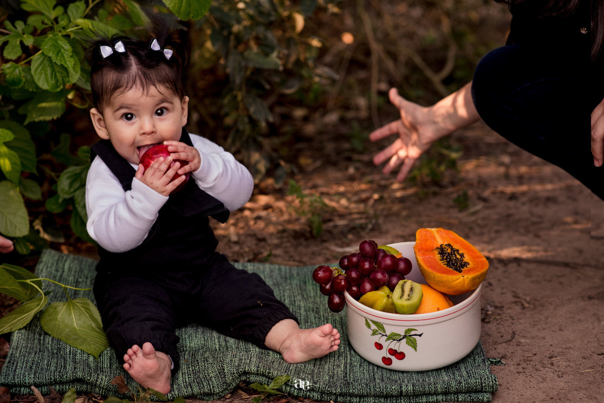 fotos de criança com frutinha