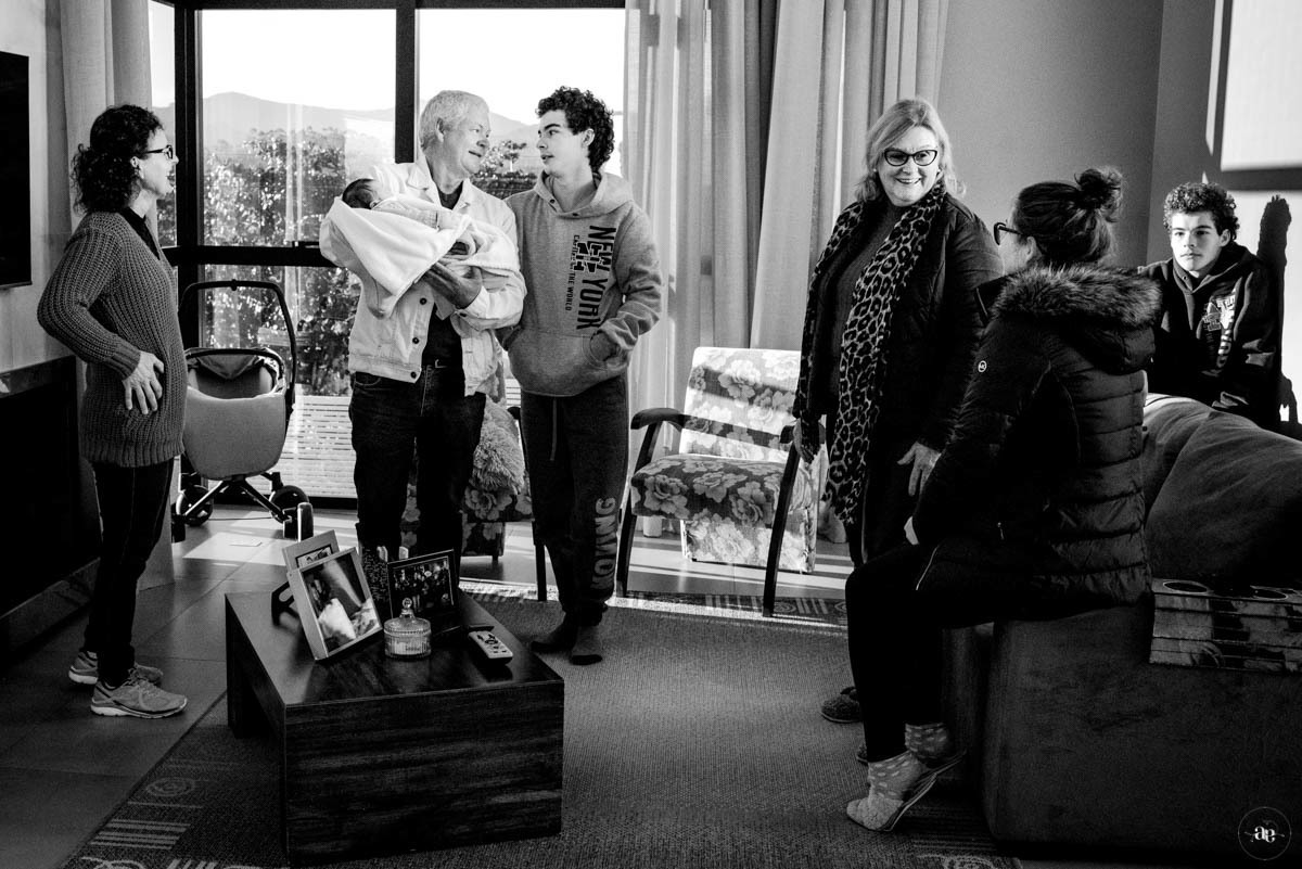 familia encontra recem nascido