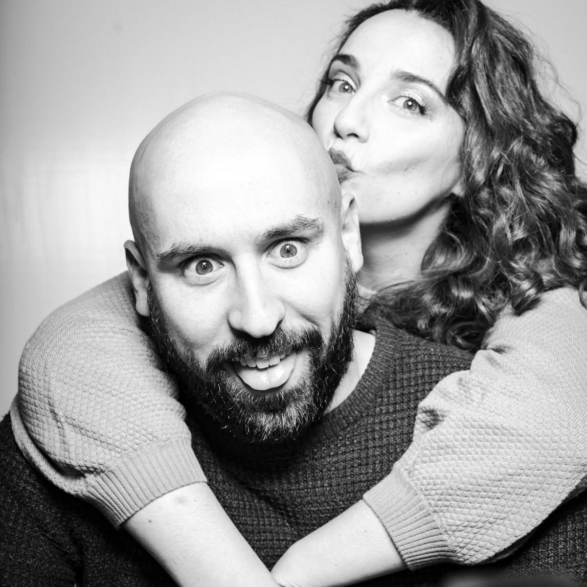 engagement wedding photobooth photographer destination photographer filipe santos porto portugal bride groom award best 