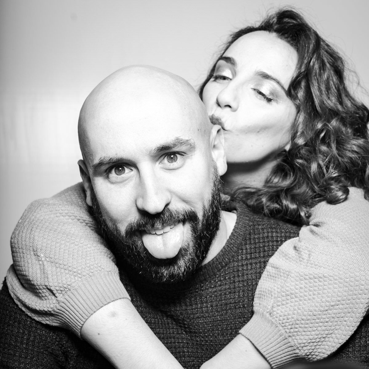 engagement wedding photobooth photographer destination photographer filipe santos porto portugal bride groom award best 