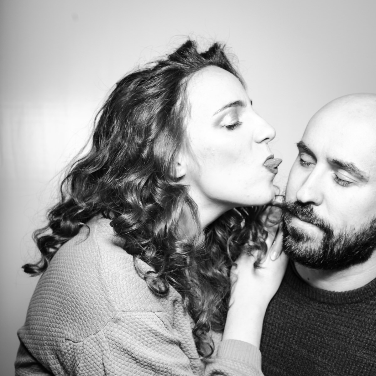 engagement wedding photobooth photographer destination photographer filipe santos porto portugal bride groom award best 