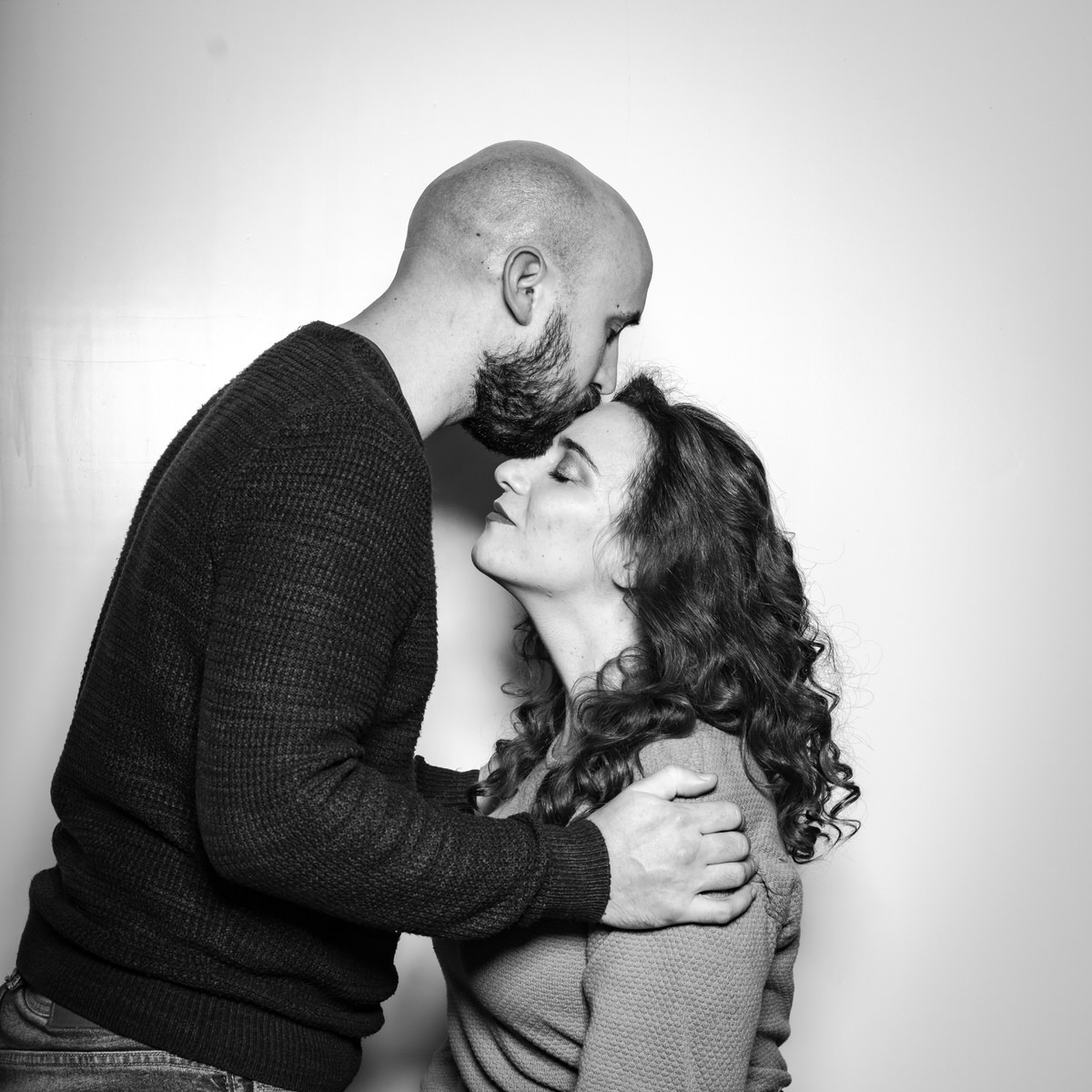 engagement wedding photobooth photographer destination photographer filipe santos porto portugal bride groom award best 