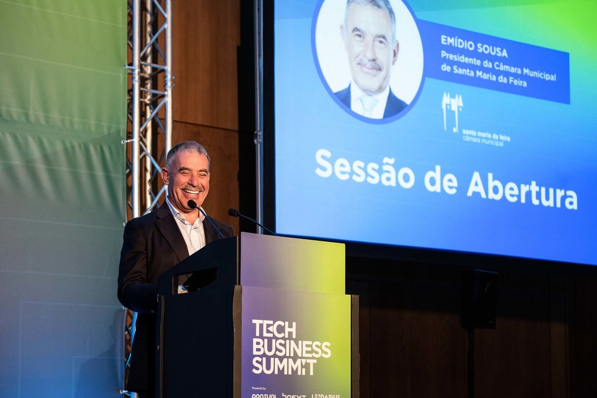 Emidio Sousa, Presidente da Camara Municipal de Santa Maria da Feira no palco