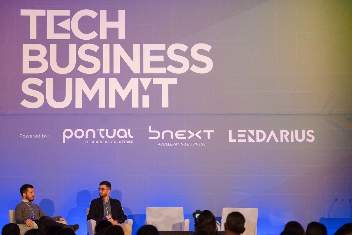 Equipa organizadora acompanha atividade no evento.